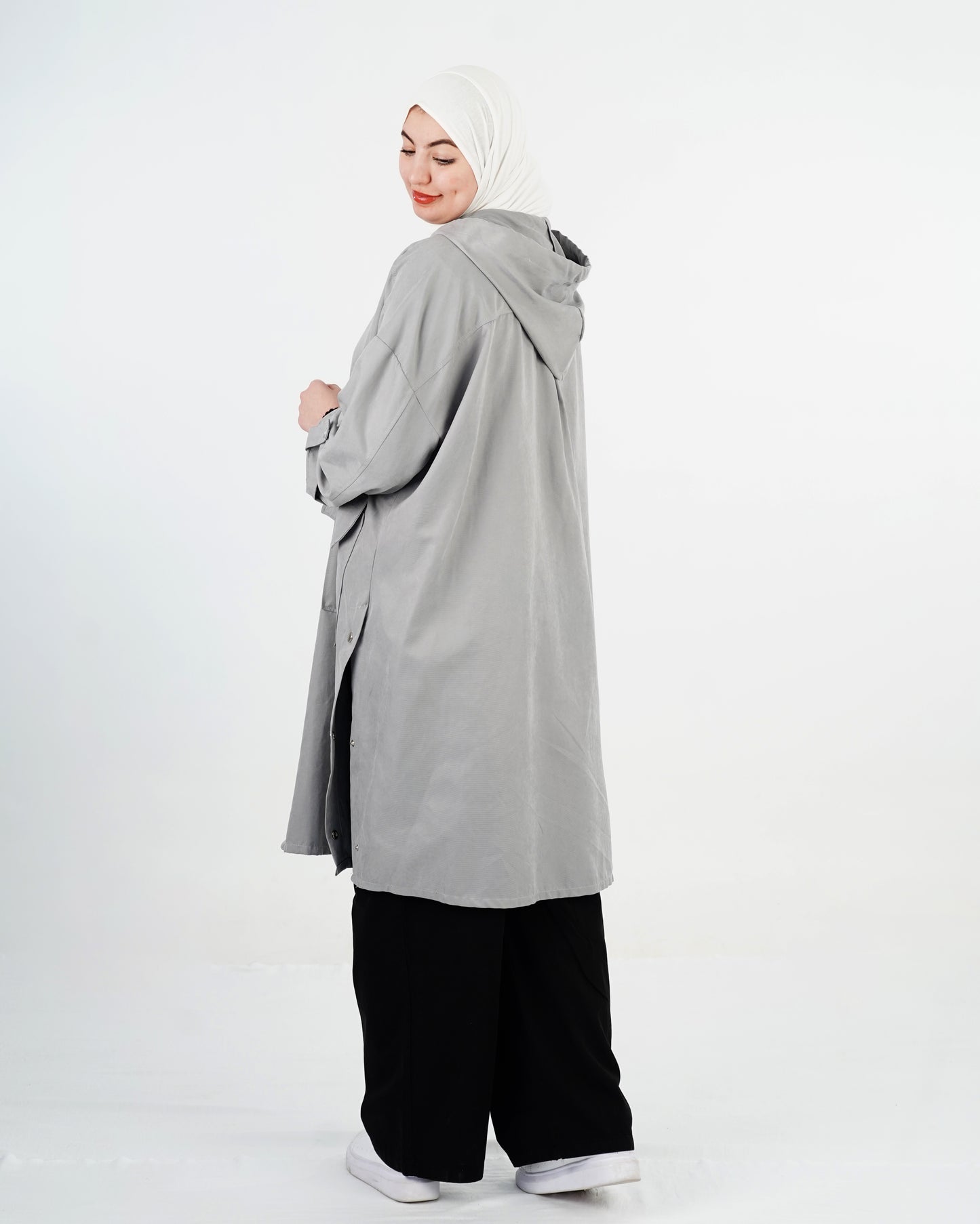 جاكيت "كوبرا" النسائي - أناقة عصرية بلمسة محتشمة