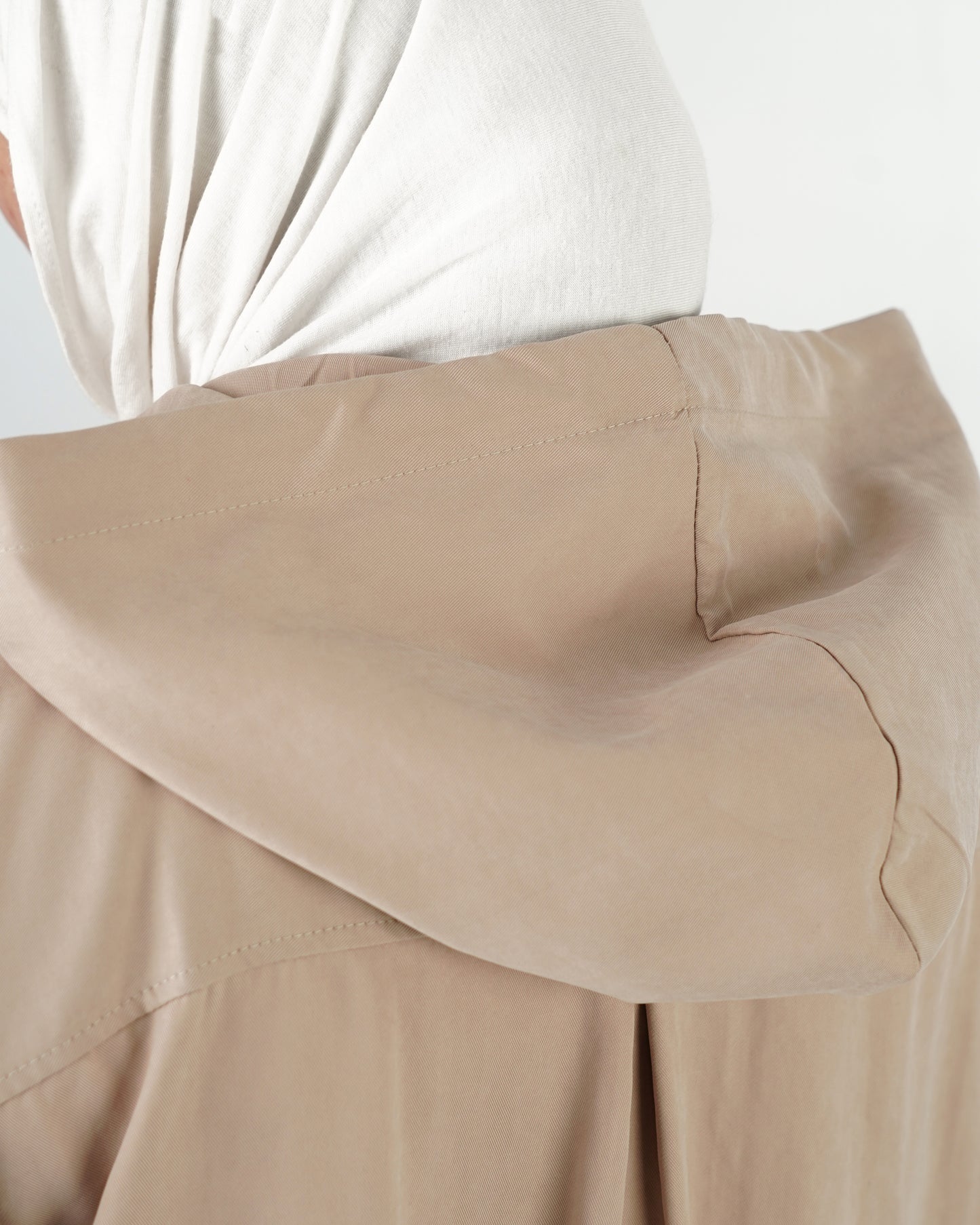 جاكيت "كوبرا" النسائي - أناقة عصرية بلمسة محتشمة