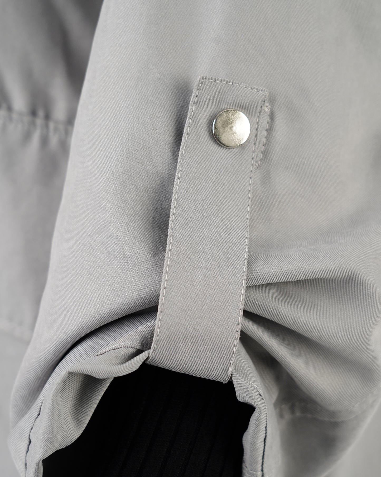 جاكيت "كوبرا" النسائي - أناقة عصرية بلمسة محتشمة