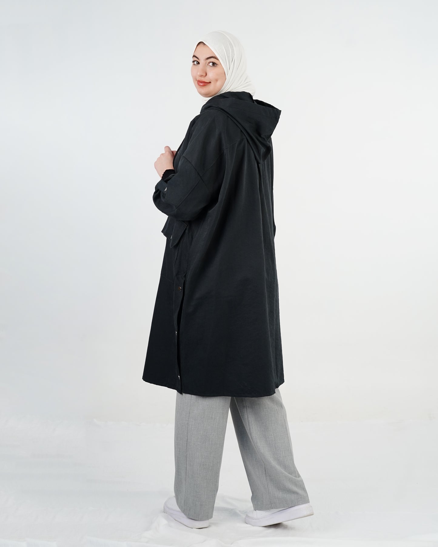 جاكيت "كوبرا" النسائي - أناقة عصرية بلمسة محتشمة