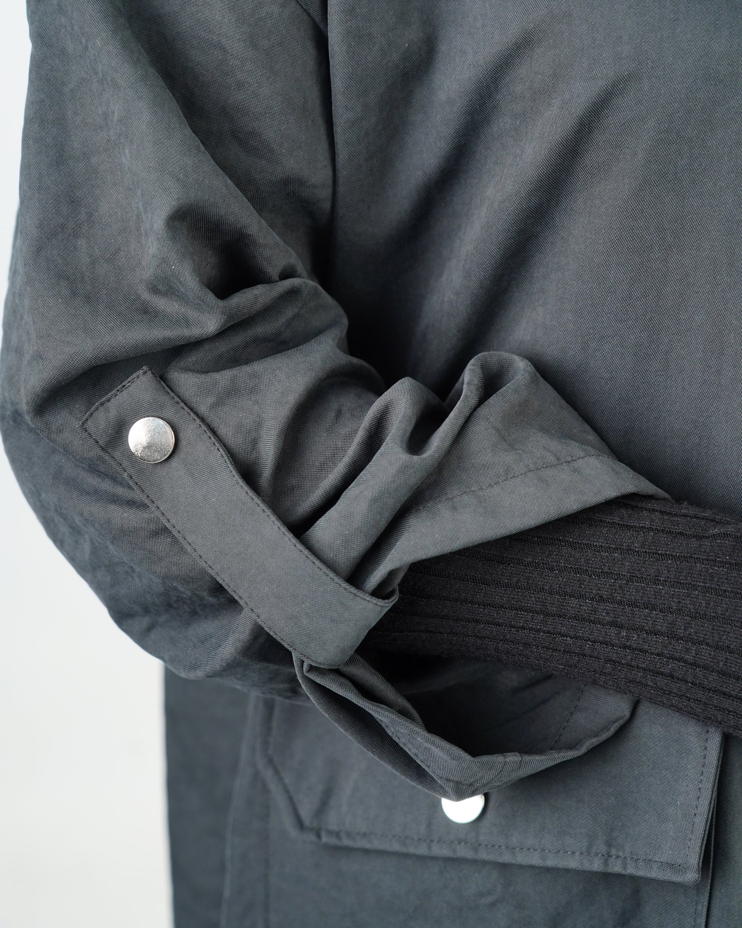 جاكيت "كوبرا" النسائي - أناقة عصرية بلمسة محتشمة